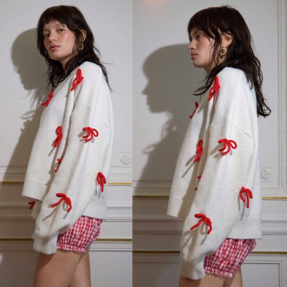 Red Bow Detail Off White Round Neck Oversized Knit Pullover Sweater - Picture 15 of 16